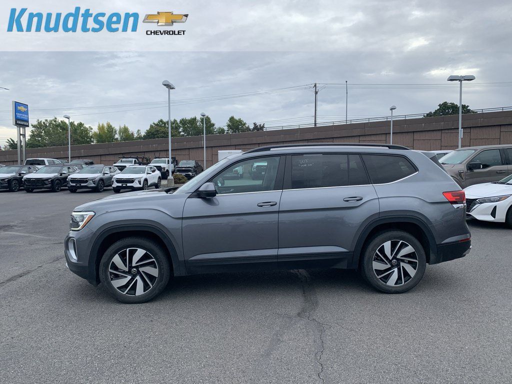 Used 2025 Volkswagen Atlas SE AWD/4WD image 4