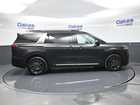 Certified 2025 Kia Carnival SX image 9