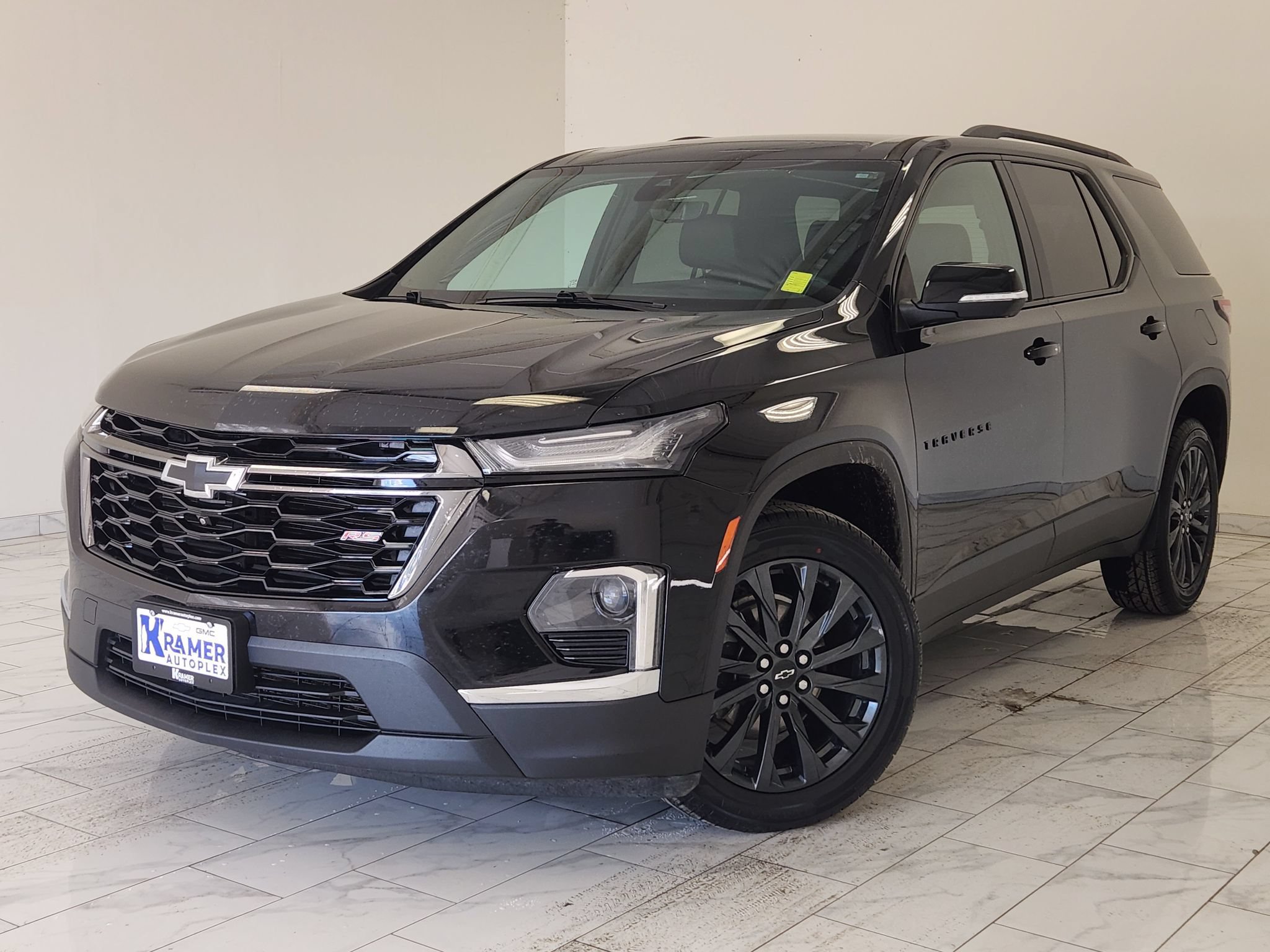 Used 2024 Chevrolet Traverse RS FWD image 1