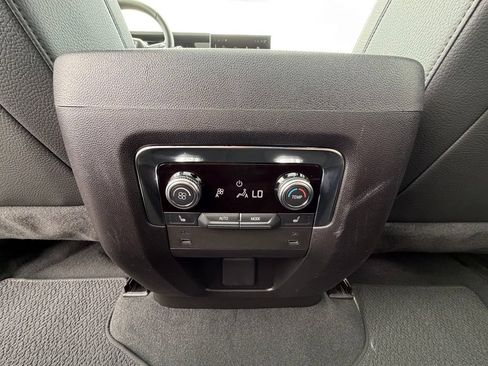 Used 2025 GMC Yukon XL Denali w/ Sun & Power Step Package AWD/4WD image 9