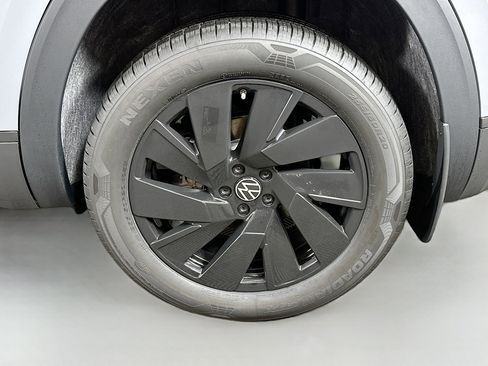 New 2026 Volkswagen Atlas Cross Sport SE image 29