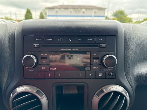 Used 2016 Jeep Wrangler Unlimited Sport w/ Connectivity Group image 13