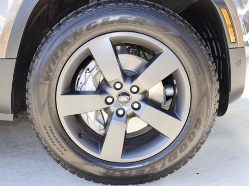 Certified 2025 Land Rover Defender 110 S AWD/4WD image 31