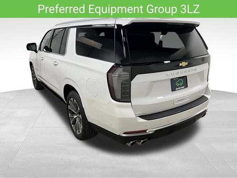 Certified 2025 Chevrolet Suburban High Country AWD/4WD image 7