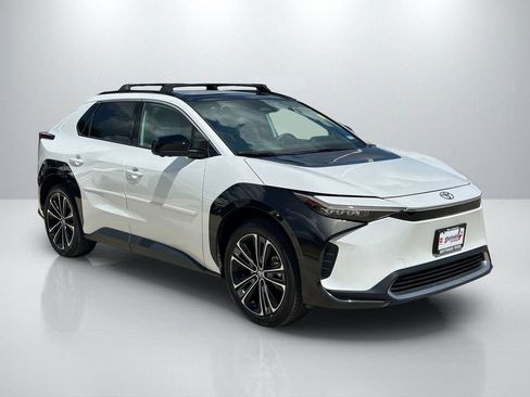 Used 2024 Toyota bZ4X FWD image 3