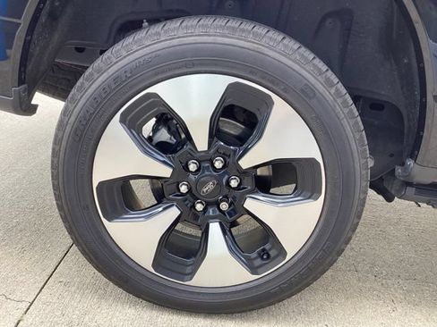 Used 2024 Ford F150 Lightning Platinum AWD/4WD image 8