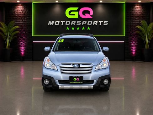Used 2013 Subaru Outback 3.6R Limited w/ Moonroof Pkg AWD/4WD image 2