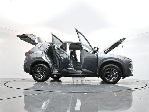 Used 2023 Nissan Rogue S image 39