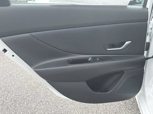 New 2026 Hyundai Elantra Hybrid FWD image 23