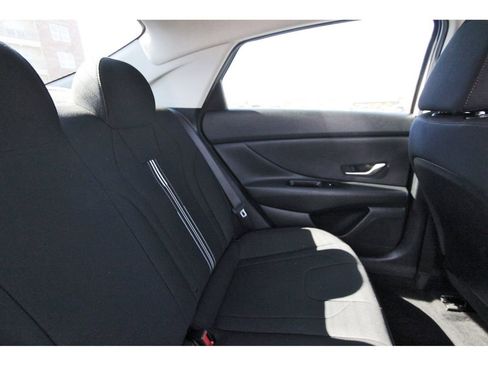 Used 2021 Hyundai Elantra SEL image 13