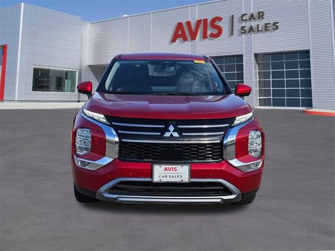 Used 2025 Mitsubishi Outlander SE image 10