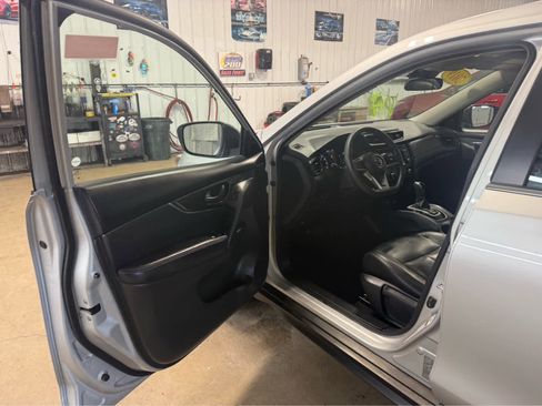 Used 2019 Nissan Rogue S AWD/4WD image 7