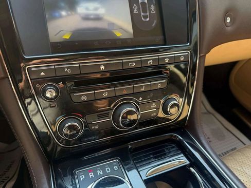 Used 2016 Jaguar XJ L Portfolio image 28