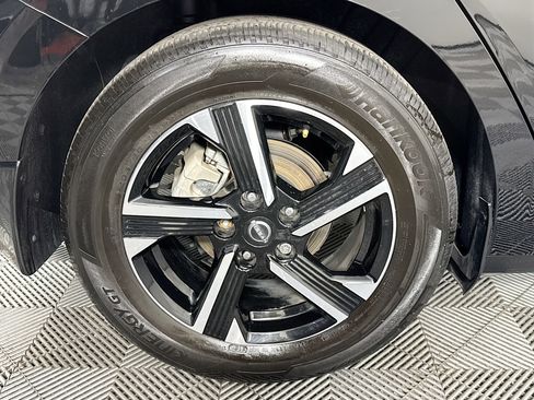 Used 2025 Nissan Sentra SV FWD image 32