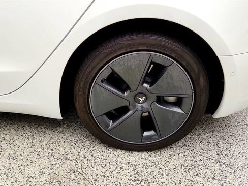 Used 2021 Tesla Model 3 Standard Range Plus RWD image 9