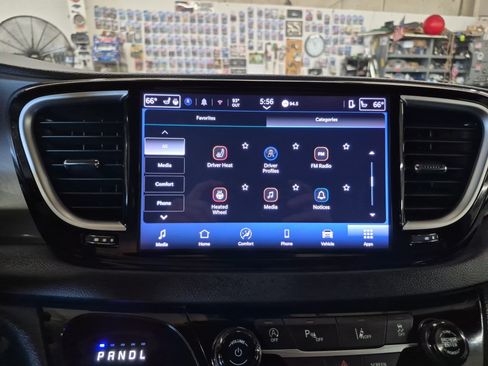 Used 2025 Chrysler Pacifica Select FWD image 35