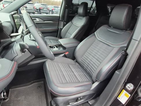 Used 2025 Ford Explorer ST-Line w/ ST-Line Street Pack image 12