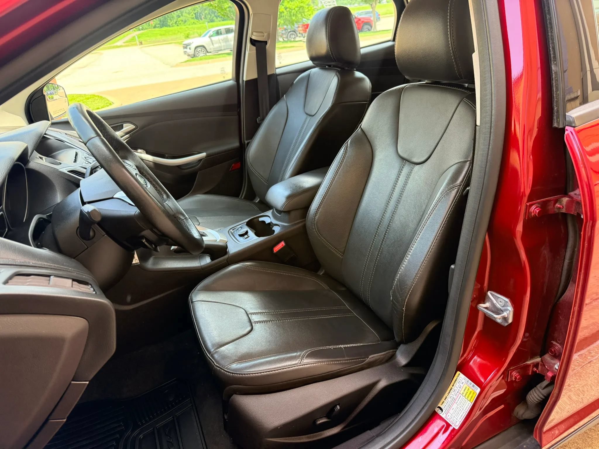 Used 2014 Ford Focus SE w/ Equipment Group 201A FWD image 15