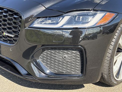 Used 2022 Jaguar XF R-Dynamic SE AWD/4WD image 11