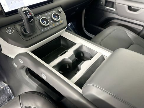 Used 2025 Land Rover Defender 110 S image 13