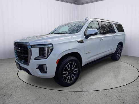 Used 2023 GMC Yukon XL AT4 w/ Technology Package AWD/4WD image 6