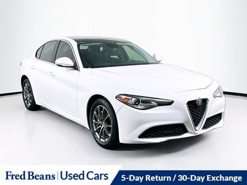 Used 2018 Alfa Romeo Giulia AWD image 1