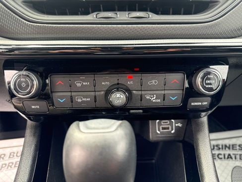 Used 2025 Jeep Compass Trailhawk AWD/4WD image 19