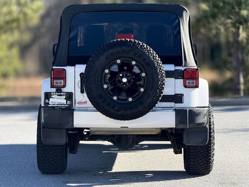 Used 2015 Jeep Wrangler Unlimited Sahara w/ Connectivity Group image 5