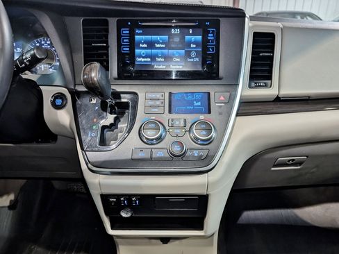 Used 2017 Toyota Sienna XLE image 36