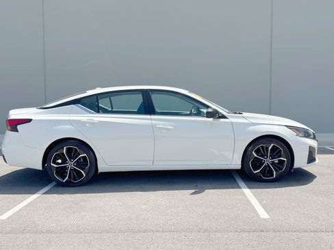 Used 2024 Nissan Altima 2.5 SR FWD image 7