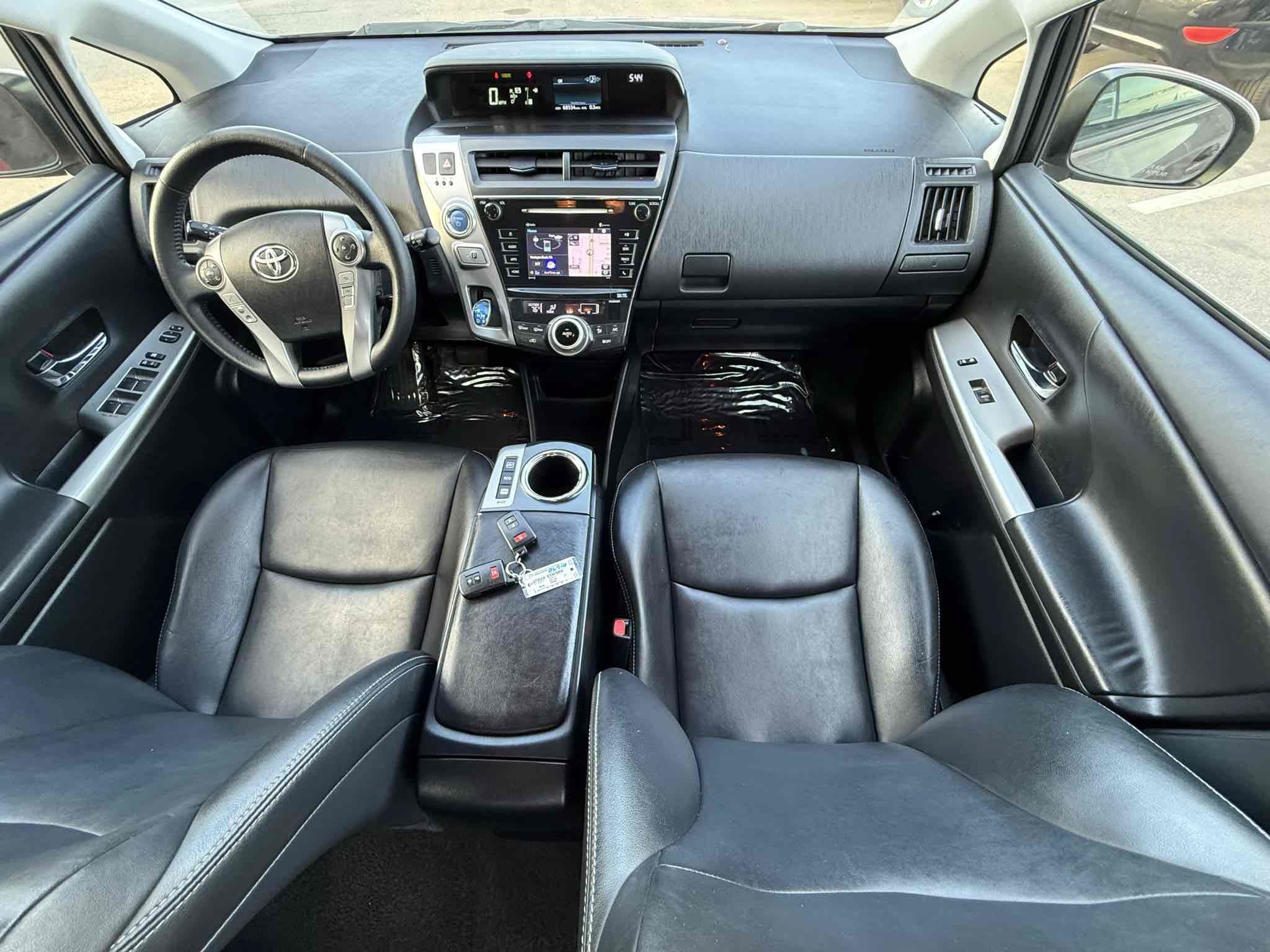 Used 2017 Toyota Prius V Four FWD image 5