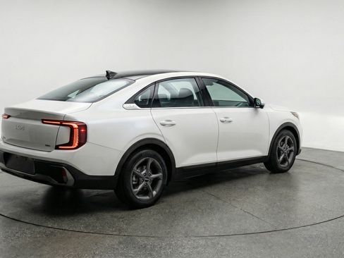 Used 2025 Kia K4 FWD image 9