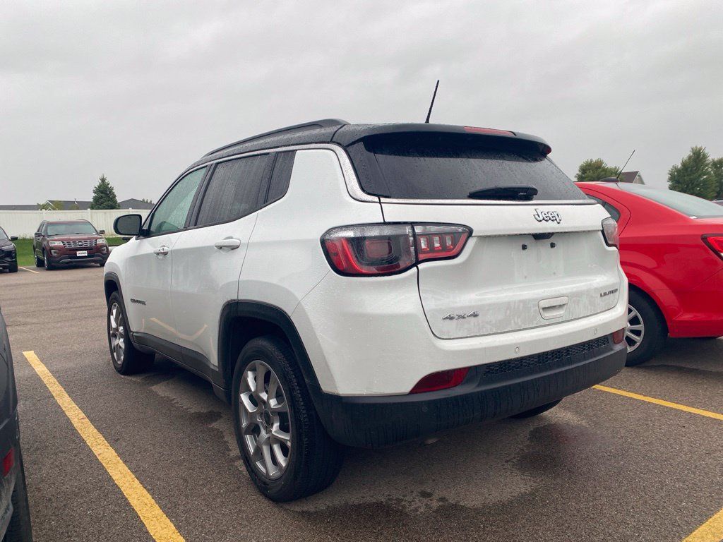 Used 2025 Jeep Compass Limited AWD/4WD image 10