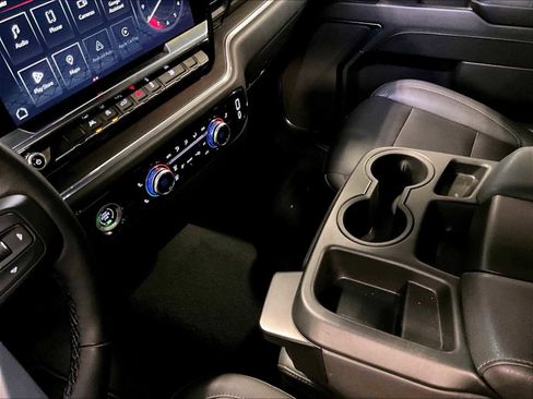 Used 2024 GMC Sierra 1500 SLT image 19