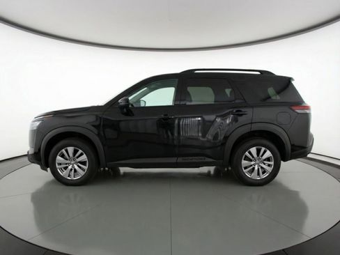 Used 2025 Nissan Pathfinder SV image 5