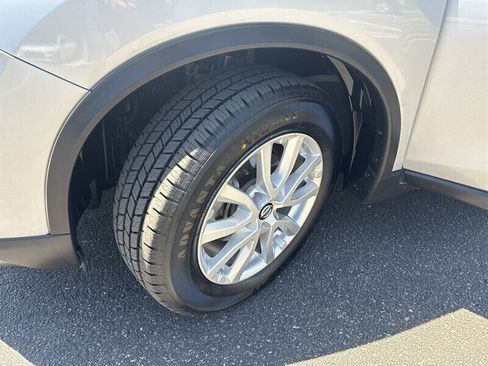 Used 2018 Nissan Rogue SV AWD/4WD image 9