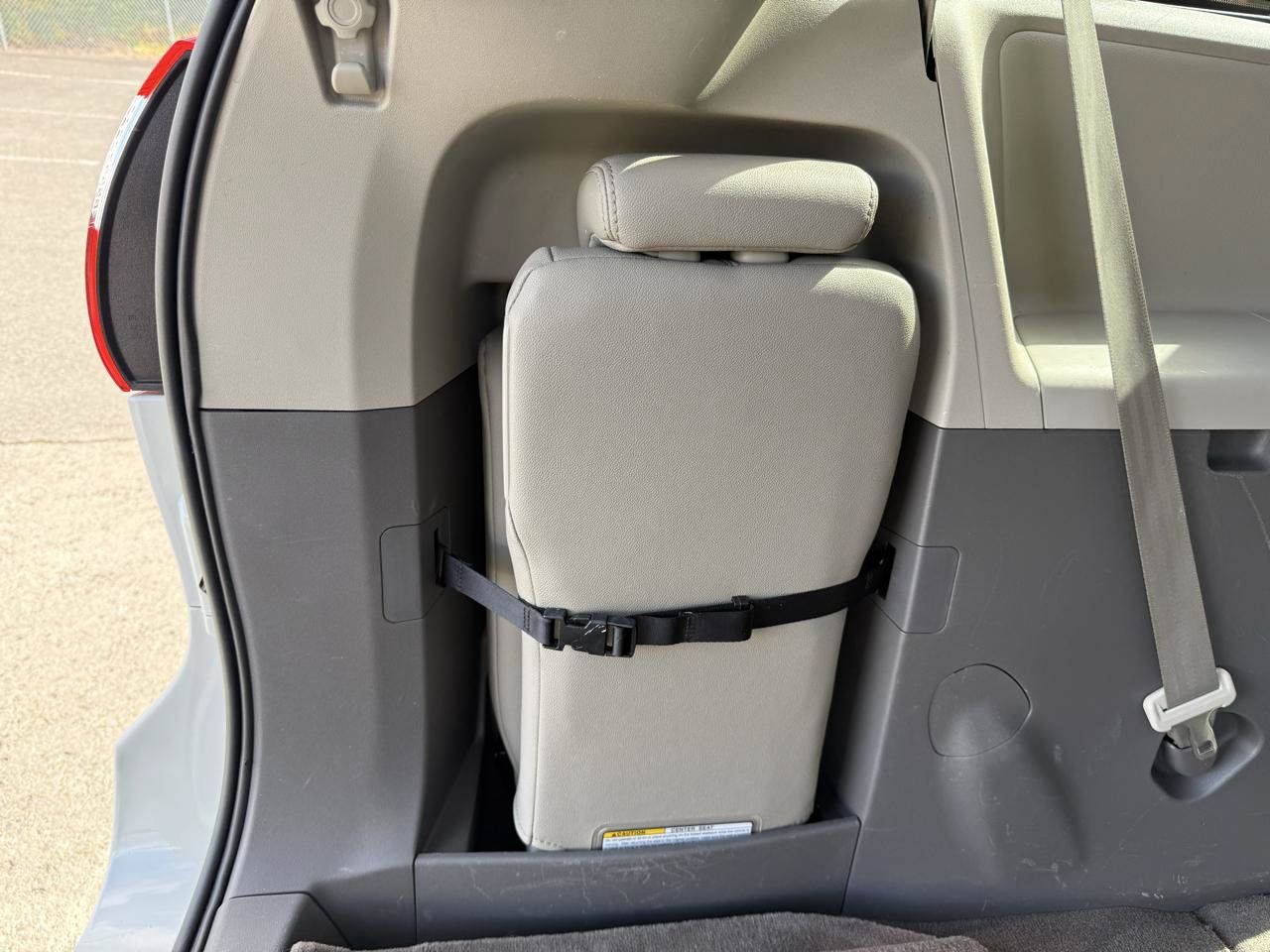 Used 2018 Toyota Sienna XLE w/ XLE Navigation Package FWD image 19