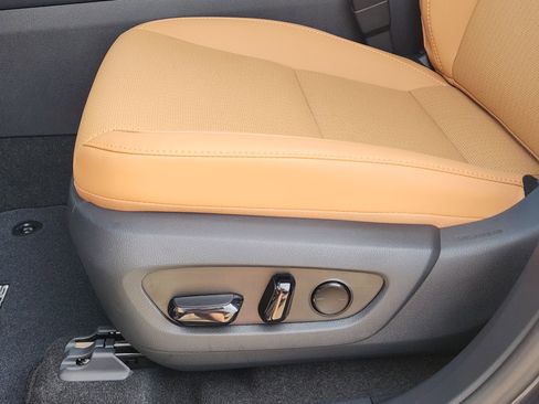 New 2026 Lexus RX 450h AWD image 17