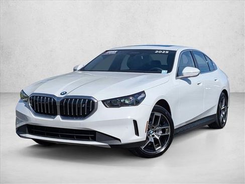 Used 2025 BMW i5 eDrive40i w/ Premium Package image 1