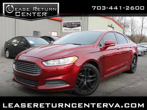 Used 2015 Ford Fusion SE image 1
