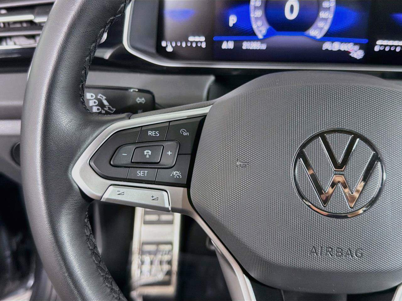 Used 2025 Volkswagen Jetta Sport FWD image 44