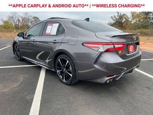 Used 2018 Toyota Camry XSE image 6