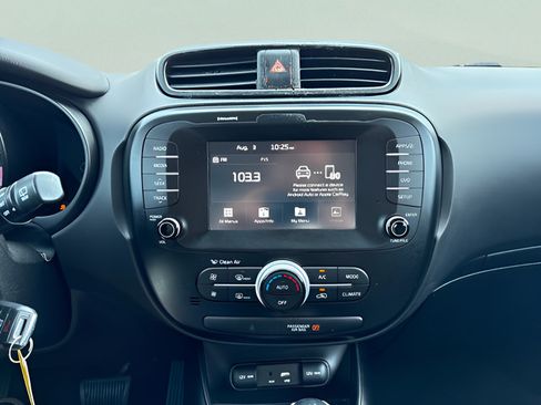 Used 2018 Kia Soul + FWD image 17