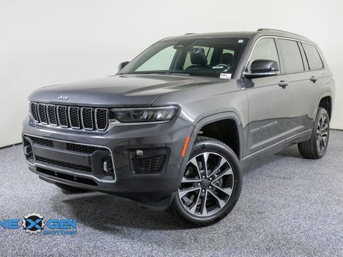 Used 2021 Jeep Grand Cherokee L Overland w/ Luxury Tech Group IV AWD/4WD image 3
