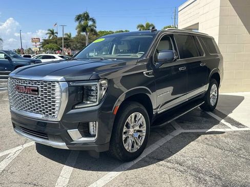 Used 2022 GMC Yukon XL Denali image 3
