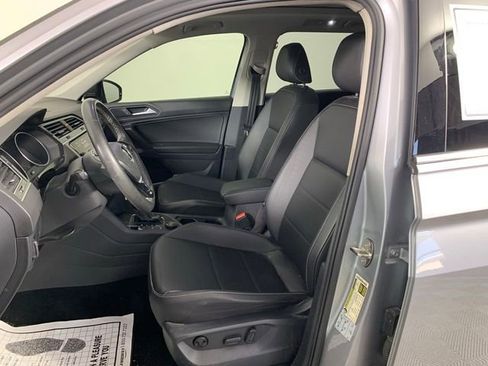 Used 2021 Volkswagen Tiguan SE w/ Panoramic Sunroof Package image 6