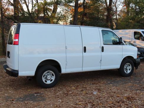 Used 2019 Chevrolet Express 2500 image 21