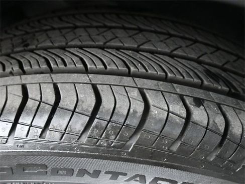 Certified 2025 Chevrolet Trax RS w/ Sunroof Package image 36