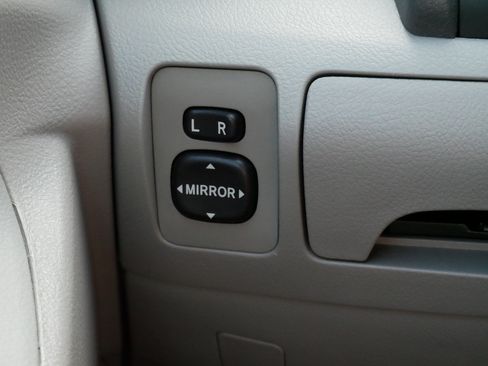 Used 2009 Toyota Camry LE FWD image 28