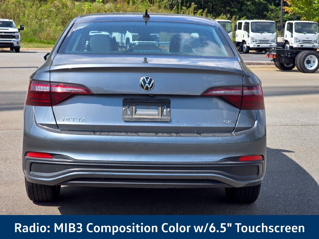 Used 2024 Volkswagen Jetta SE FWD image 3